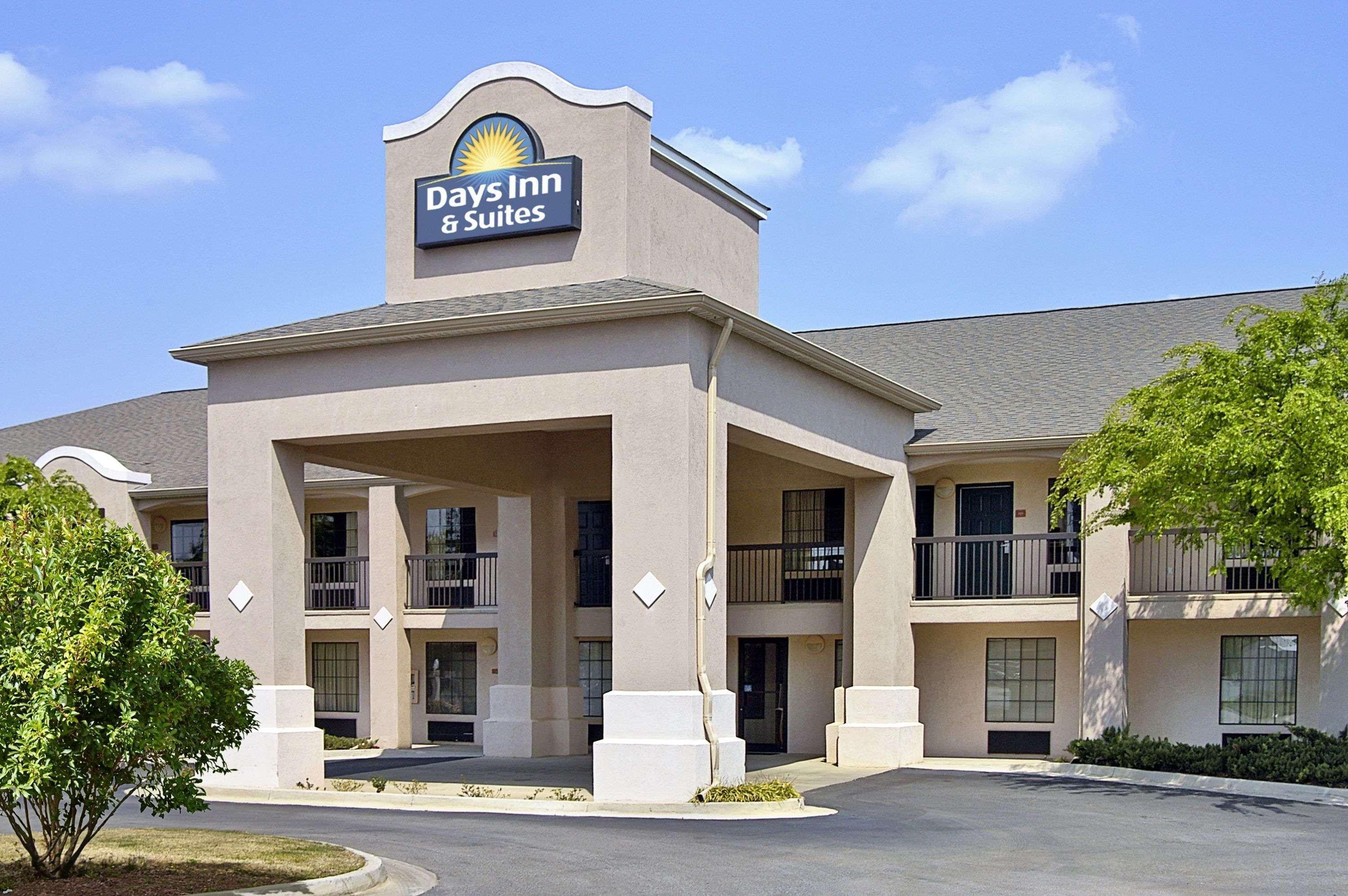 Days Inn & Suites By Wyndham Fort Valley Bagian luar foto