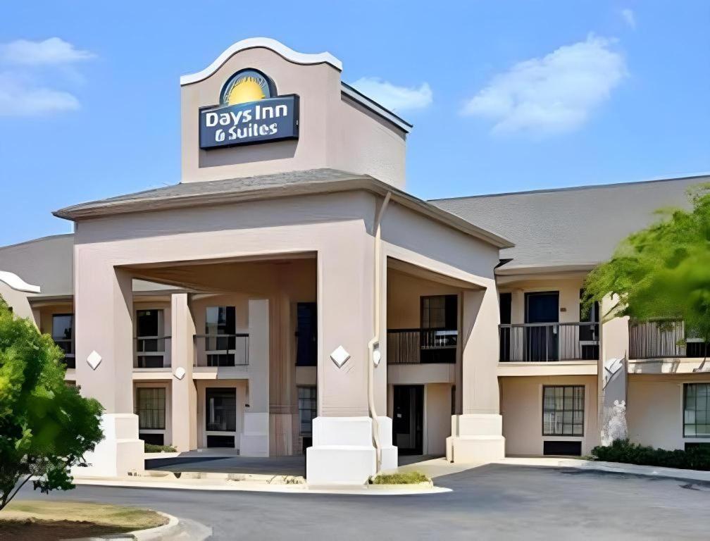 Days Inn & Suites By Wyndham Fort Valley Bagian luar foto