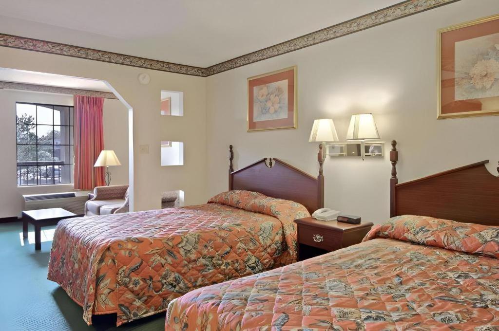 Days Inn & Suites By Wyndham Fort Valley Bagian luar foto