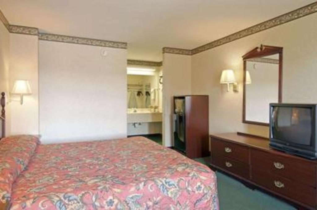 Days Inn & Suites By Wyndham Fort Valley Bagian luar foto
