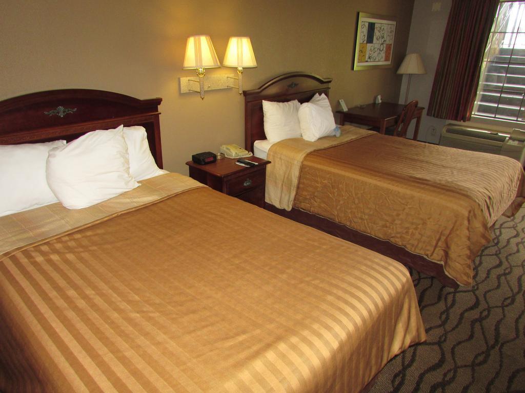 Days Inn & Suites By Wyndham Fort Valley Bagian luar foto