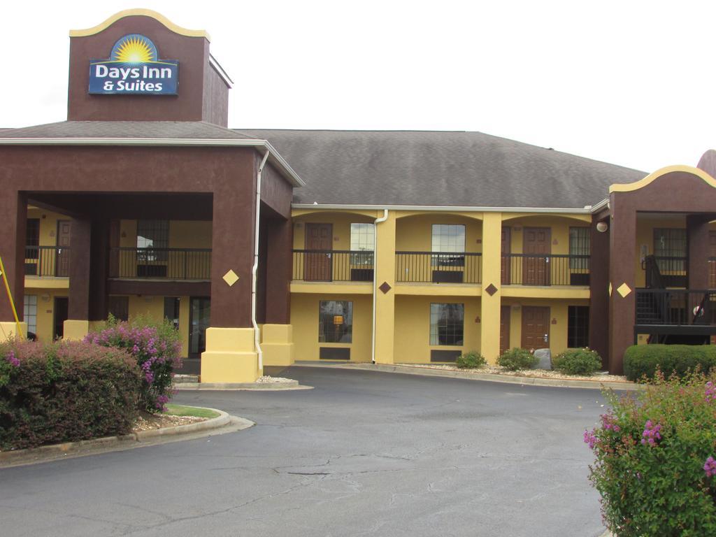 Days Inn & Suites By Wyndham Fort Valley Bagian luar foto